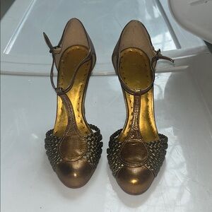 High Heeled Pumps with Pointed Toe and Intricate Detailing